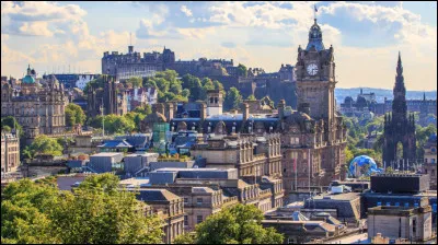 Quelle est cette ville, capitale de l'Écosse et siège du Parlement écossais ?