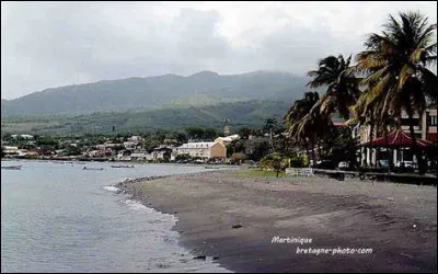 Dans la langue caribe, comment cette île est-elle même surnommée ?