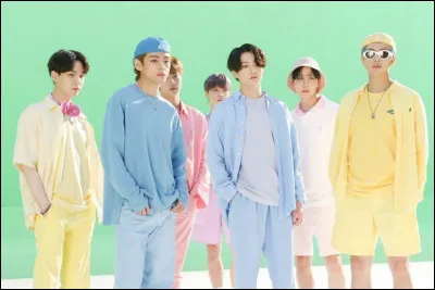 Le succès de BTS est largement dû à leur musique, à leurs fans, à leur présence sur les réseaux sociaux, et à bien d'autres facteurs, et à quoi encore ?