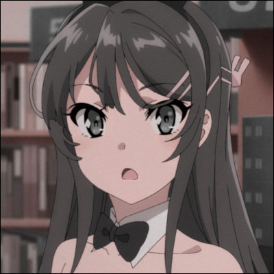 De quel anime vient ce personnage avec un costume de lapin ?