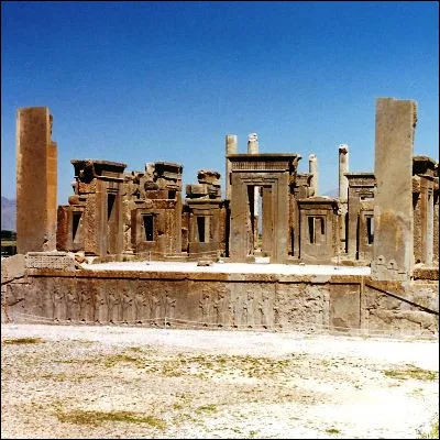 Dans quel pays peut-on voir les ruines des palais des Ach&eacute;m&eacute;nides &agrave; Pers&eacute;polis ?