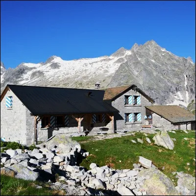 Dans quelle s&eacute;rie un policier marseillais d&eacute;cide-t-il d�&ecirc;tre transf&eacute;r&eacute; dans une police rurale de montagne ?