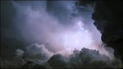 De sombres nuages arrivent, que fais-tu ?