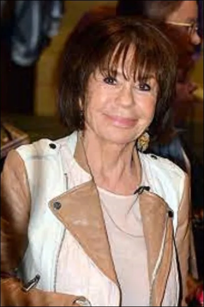 Comédienne : 
Danièle Évenou est née le 21 février 1943 à Tunis. Jouant dans la série culte ''Marie Pervenche'' de 1984 à 1991, ou dans la mini-série ''Les Curs brûlés'' en 1992, elle reste célèbre pour avoir été la compagne, de 1973 à 1980, d'un animateur de télévision dont elle aura deux fils, Frédéric et Jean-Baptiste.
Qui était ce présentateur ?