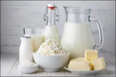 Quelle est la forme de la section de la tige du caille-lait ?