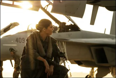 Comment se nomme cette jeune femme, pilote de chasse et partenaire de Bob ?