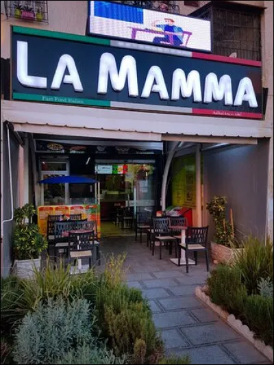 Du regard de sa mère Morizio tenait - Une étrange lueur qui te glaçait de peur !