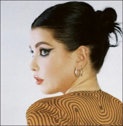 Qui est cette youtubeuse ?