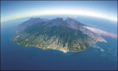 Sur quelle partie de l'île se trouve la plage de l'Hermitage ?