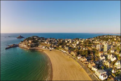 Sous quel nom est plus connue Anne-Charlotte Pascal ?