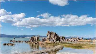 Mono Lake est un lac salé situé dans la Sierra Nevada. Dans quel État des États-Unis ?
