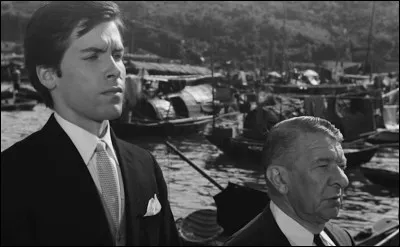 Qui était le principal protagoniste dans le film "Le Monocle rit jaune" ?