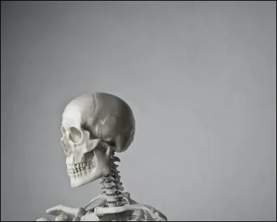 Par quelle lettre commence le seul mot masculin ayant une terminaison en -ette ?