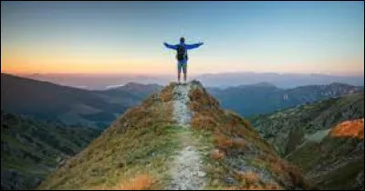 ... -dessus de la montagne, la vue est splendide.