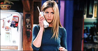Avant le début d'une partie de poker, que répond Rachel quand Ross dit : « C'est parti, votre fric est à moi, les filles. » ?