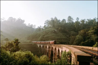 En 1962, ce pays a développé un train à sustentation magnétique, le plus rapide du monde.