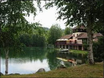 Par ce temps de fortes chaleurs, je vous propose de vous rafraichir au bord du lac des Messires, à Herpelmont. Village du Grand-Est, sur la rive gauche de la Vologne, il se situe dans le département ...