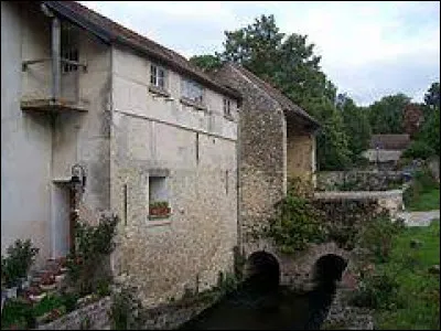Village francilien, au milieu de la plaine de Versailles, Rennemoulin se situe dans le département ...