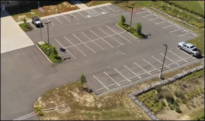 Enfin, sur le parking de notre centre de secours, combien voyez-vous de places de stationnement pour les personnes à mobilité réduite ?