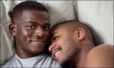 D'après la photo, l'un de ces hommes peut être associé à...