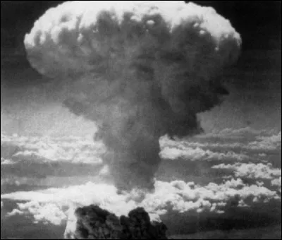 Qui est considéré comme étant le père de la bombe atomique ?