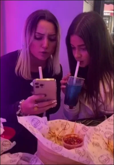 Qui sont ses amies sur les réseaux ?