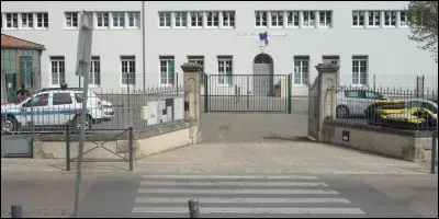 Où est cette école ?