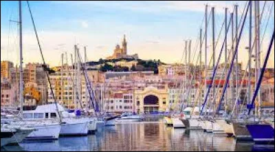 Je suis un guide touristique mais je suis perdu. Peux-tu m'aider à retrouver mon chemin ?