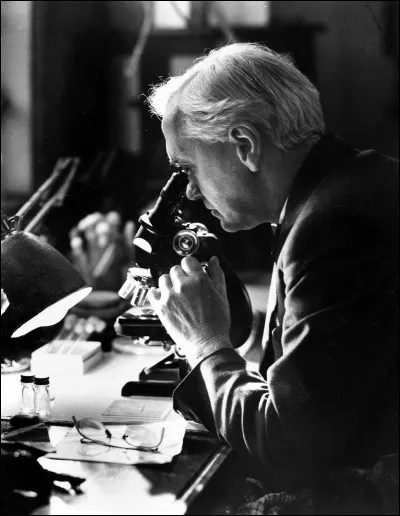 Les États-Unis ont attribué la médaille du mérite à Alexander Fleming :
