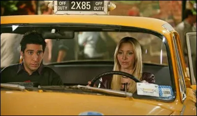 Quel surnom a donné Ross au taxi de Phoebe lorsqu'elle le dépose à l'aéroport ?