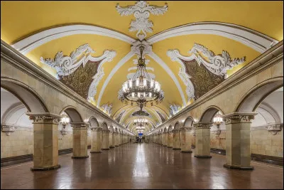 Quel est le nom de cette station, considérée comme l'une des stations les plus photogéniques du métro moscovite ?