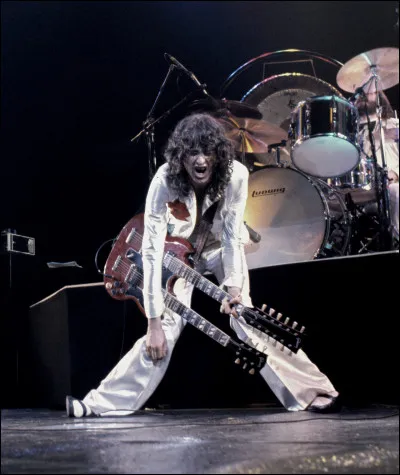 De quel groupe Jimmy Page, légendaire compositeur de rock, fut-il le fondateur ?
