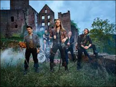 Complétez : 
"Und wir bleiben wer wir..."