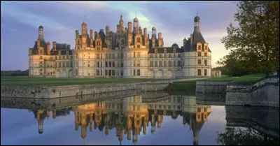 Laquelle de ces communes compte plus de 100 000 habitants en 2022 ?