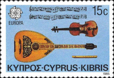 Chypre > Comment s'appelle le plus grand des instruments visible sur le timbre et quel en serait son origine* ?