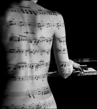 Quant à lui, il chantait "Je tuerai la pianiste" :