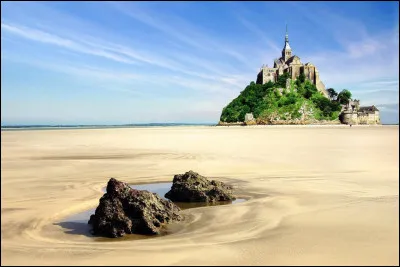 Quelle stratégie les assaillants adoptent-ils pour prendre Ynys Trebes ?