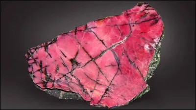 Dans lAntiquité, la rhodonite soffrait en cadeau pour exprimer