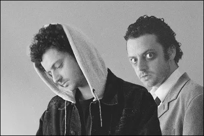 Comment s'appelle la deuxi&egrave;me personnalit&eacute; qui appara&icirc;t dans les clips de Grandson ?