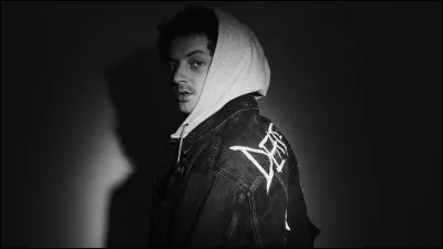 Quel est le nom derri&egrave;re le pseudonyme de Grandson ?