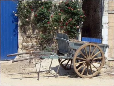 Quel est le nom de cette charrette capable de déverser rapidement son chargement ?