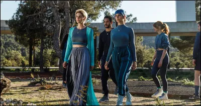 Qu'est-ce qui est tatoué sur le ventre d'Erik, le conjoint d'Astrid ?