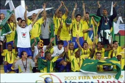 En 2002, la Coupe du Monde s'est droule en Core du Sud et au Japon, et la France...