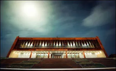 A qui Orgon raconte-t-il comment il a rencontré Tartuffe à la fin du premier acte ?