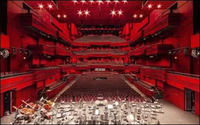 Qui va les entendre et tout rapporter à son père ?