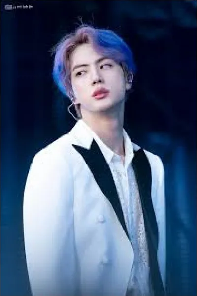 Par quoi Jin a-t-il été blessé à l'oreille ?