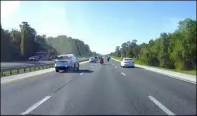 Si tu as l'impression qu'une voiture te suit, que faut-il faire ?