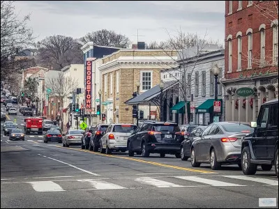 Quelle est cette ville, capitale du Guyana située sur la côte atlantique, baptisée en l'honneur du roi de Grande-Bretagne George III (1760-1820) ?