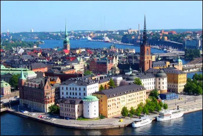 Quelle est cette ville, la deuxième plus grande de Suède, cité portuaire avec des chantiers navals importants ?