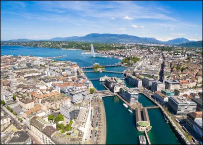 Quelle est cette ville de Suisse, située au bord du lac Léman célèbre pour ses banques et son industrie horlogère ?